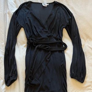 Size 8 Balloon Sleeve Princess Polly Black Shimmery Dress